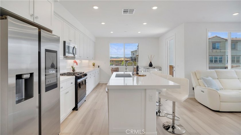 Experience modern living in the Mariposa neighborhood of Rancho - photo 5