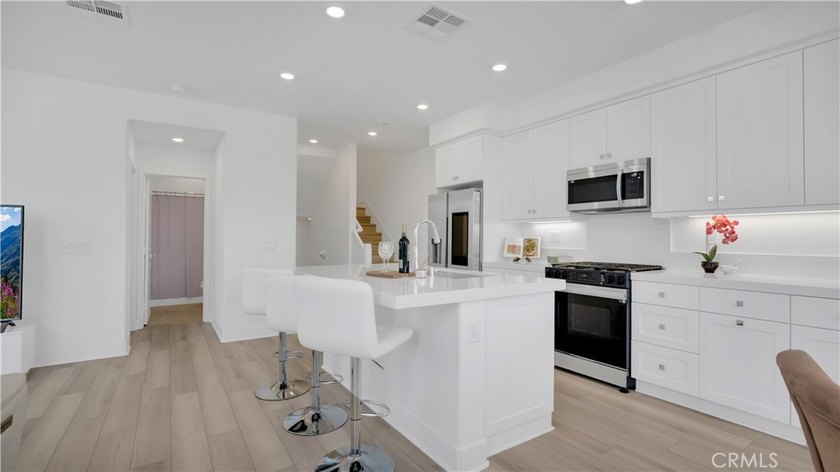 Experience modern living in the Mariposa neighborhood of Rancho - photo 7