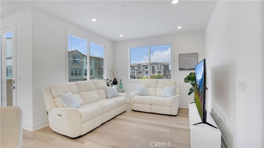 Experience modern living in the Mariposa neighborhood of Rancho - photo 8