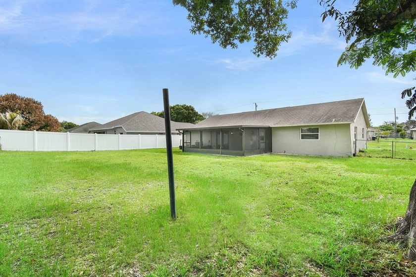 NEW ROOF TO BE INSTALLED! Beautiful 3-bedroom, 2-bath CBS home - photo 22