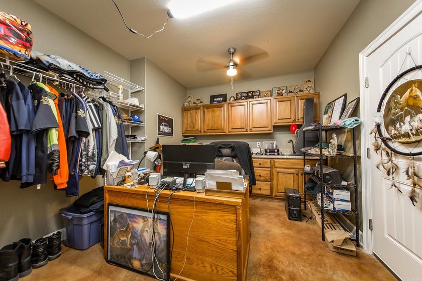 Seller Motivated !!! Each bedroom has it's own bathroom !! - photo 26