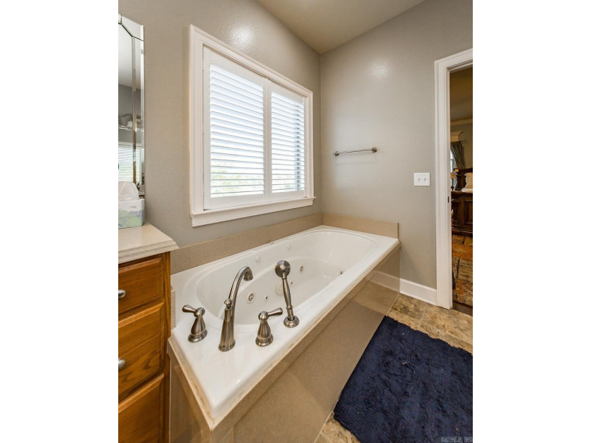 Seller Motivated !!! Each bedroom has it's own bathroom !! - photo 34