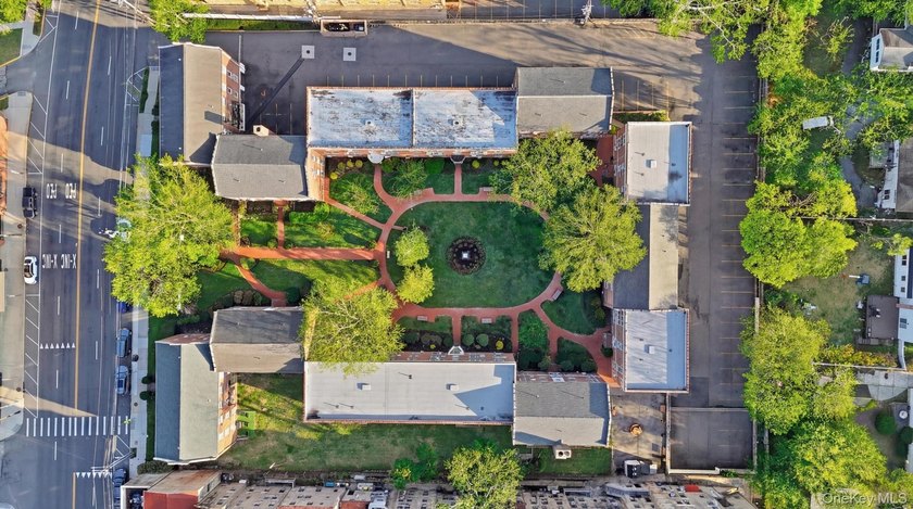 Welcome to Alden Gardens, one of Great Neck Plaza's most - photo 4