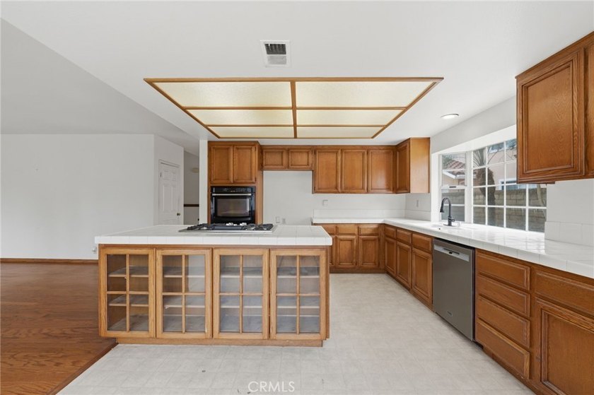 Welcome to this beautiful four-bedroom, three-bathroom home with - photo 21