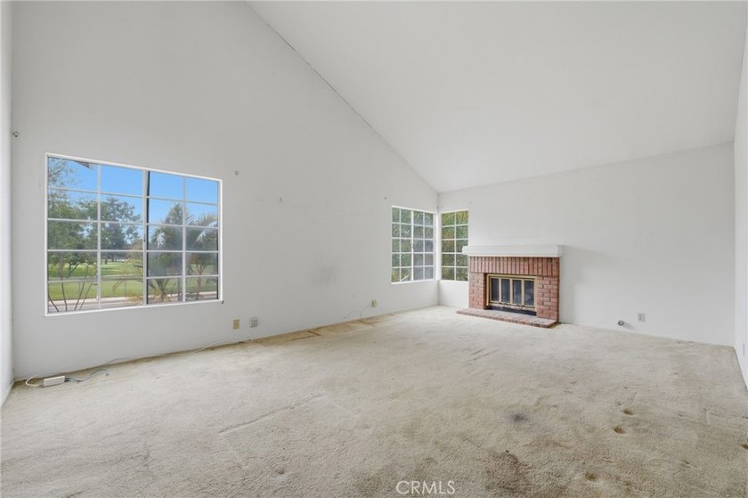 Welcome to this beautiful four-bedroom, three-bathroom home with - photo 32