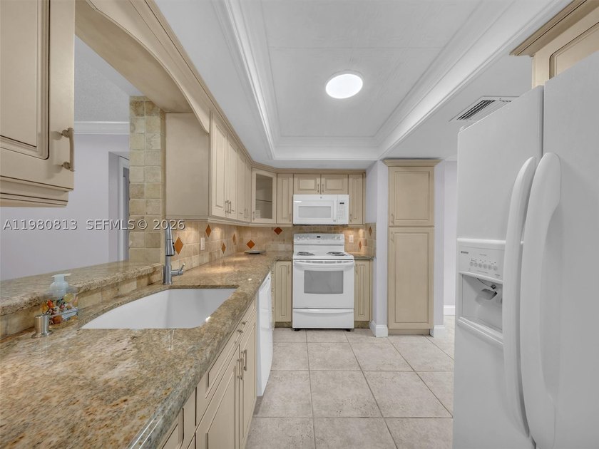 Come explore the Florida lifestyle in this active 55+ community - photo 4