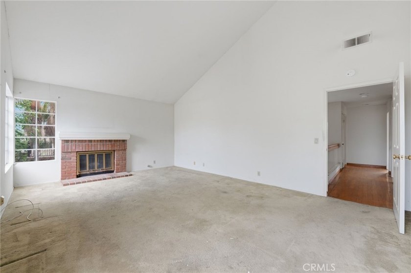 Welcome to this beautiful four-bedroom, three-bathroom home with - photo 34