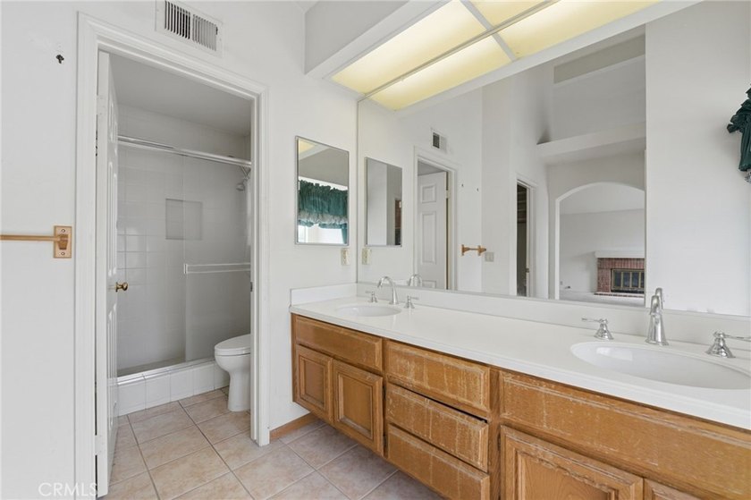 Welcome to this beautiful four-bedroom, three-bathroom home with - photo 38