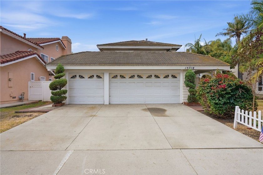 Welcome to this beautiful four-bedroom, three-bathroom home with - photo 48
