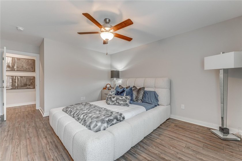 Experience luxury living in this 2022-built home, featuring 3 - photo 15