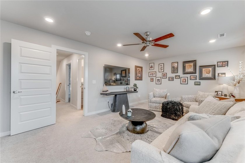 Experience luxury living in this 2022-built home, featuring 3 - photo 27