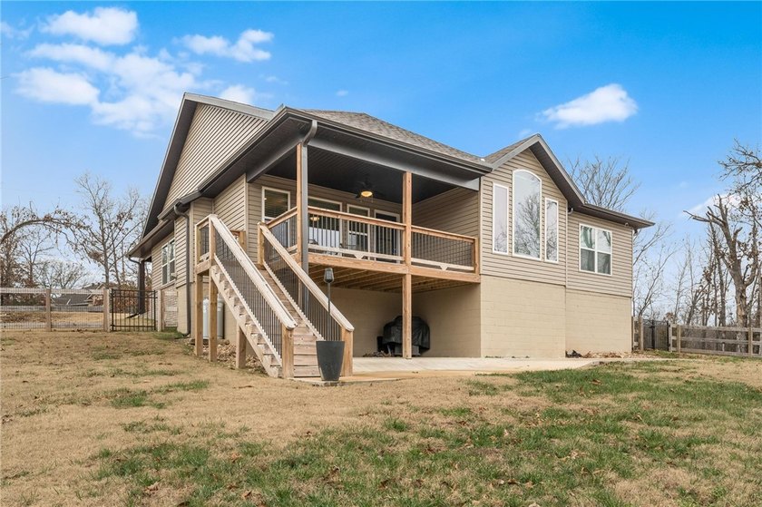 Experience luxury living in this 2022-built home, featuring 3 - photo 30