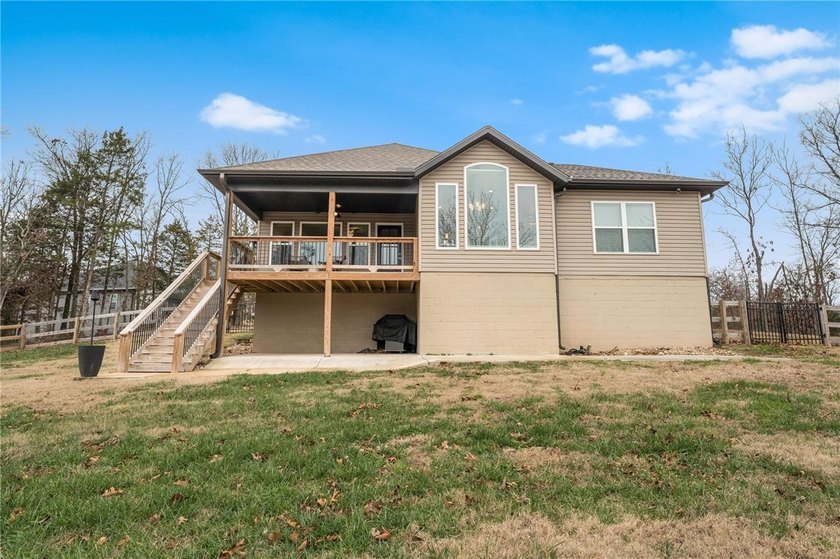 Experience luxury living in this 2022-built home, featuring 3 - photo 31