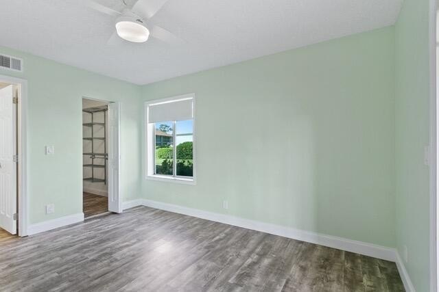 Welcome to Chasewood South! Step inside this beautifully - photo 11