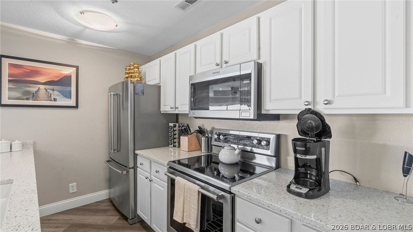 Lake life feels effortless at Emerald Bay. This 3-bedroom - photo 11