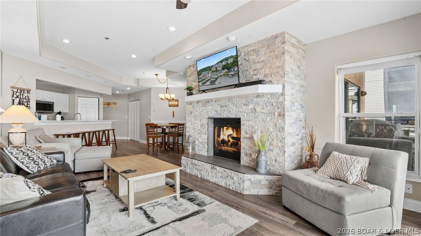 Lake life feels effortless at Emerald Bay. This 3-bedroom - photo 18