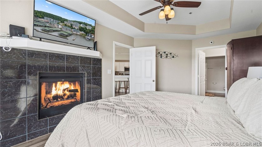 Lake life feels effortless at Emerald Bay. This 3-bedroom - photo 21