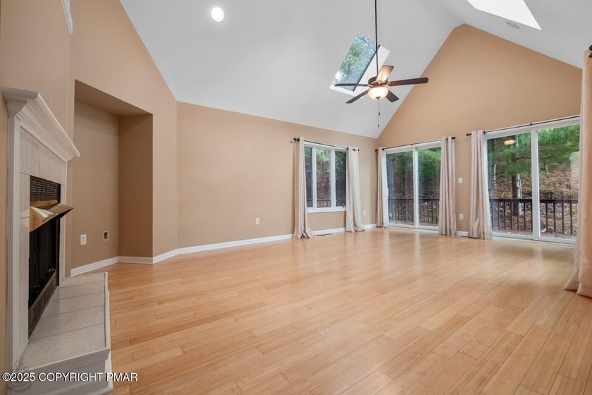 NEW PRICE - NEW OPPORTUNITY Welcome to this exceptional Toll - photo 22