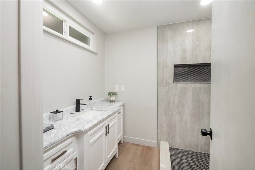 Welcome to 1312 Fairplain Avenue in North Whittier, a - photo 35