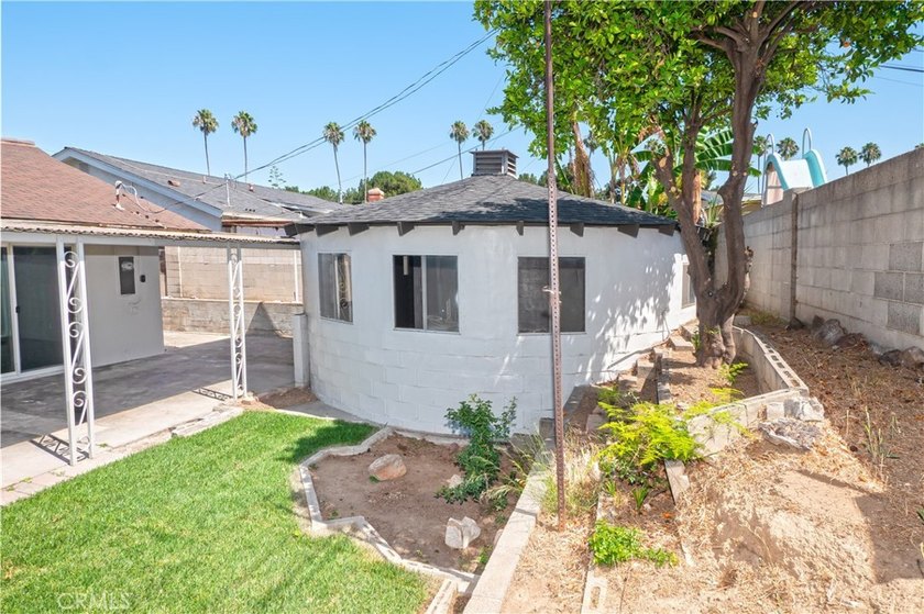 Welcome to 1312 Fairplain Avenue in North Whittier, a - photo 49