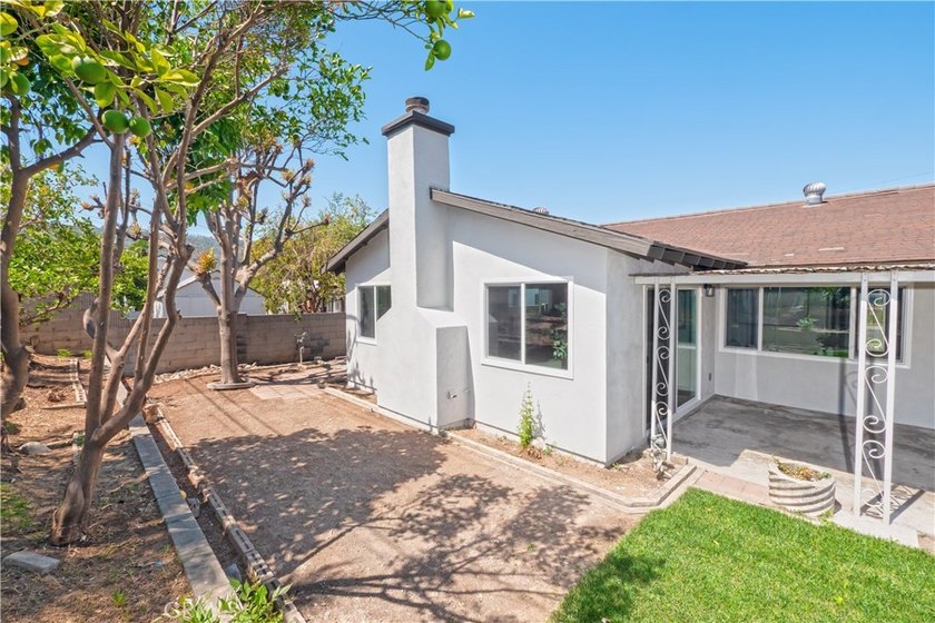 Welcome to 1312 Fairplain Avenue in North Whittier, a - photo 50