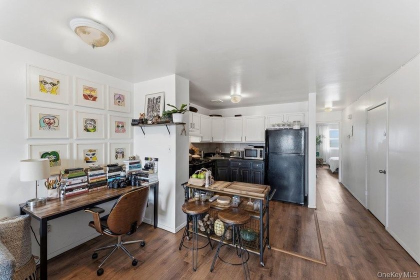 Welcome to 129-15 Sidway Place! A well-maintained attached brick - photo 8