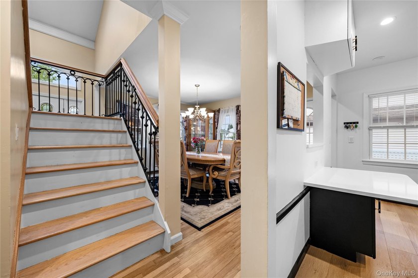Welcome to 3 Lido Pkwy - a charming and well-maintained home - photo 12
