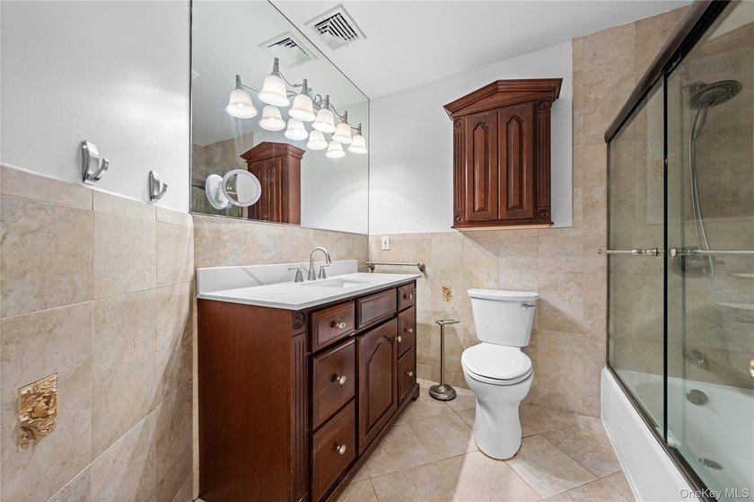 Welcome to 3 Lido Pkwy - a charming and well-maintained home - photo 23