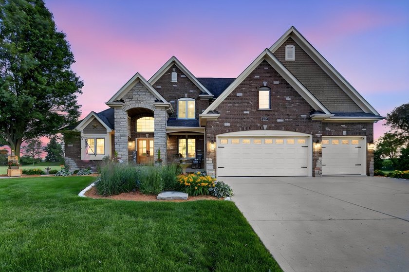 Welcome to luxury living in the highly sought after Whitetail - photo 7