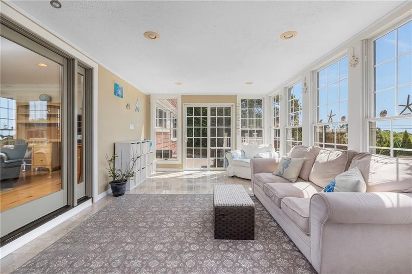 This spectacular 3 family with incredible ocean views is perfect - photo 11