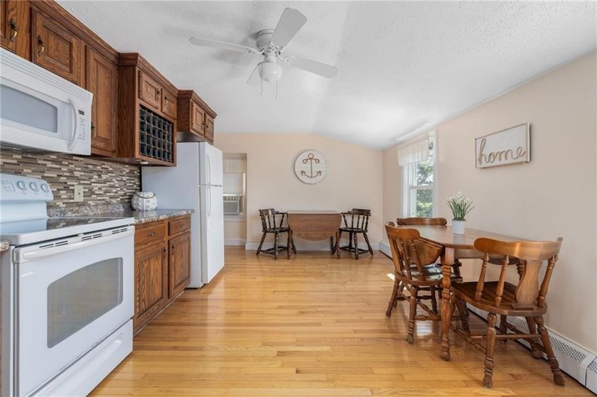 This spectacular 3 family with incredible ocean views is perfect - photo 20