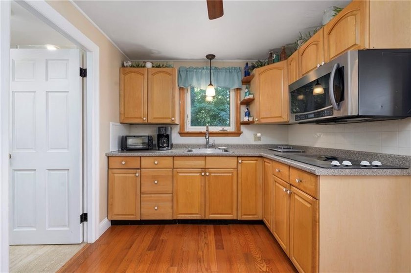 This spectacular 3 family with incredible ocean views is perfect - photo 34