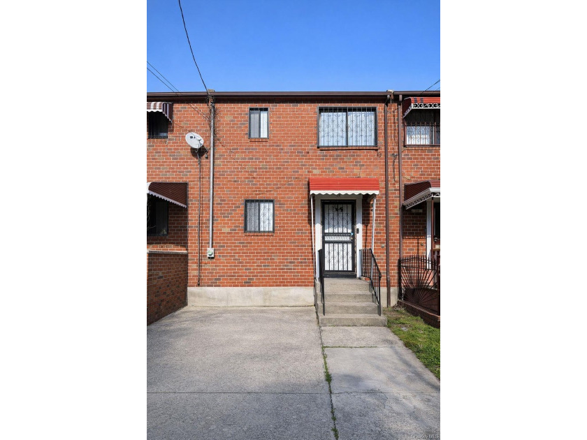 Welcome to 217 Berriman St, a well-maintained 2-story - photo 2