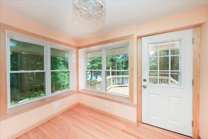 Welcome to the shore. This magical waterfront space is waiting - photo 12