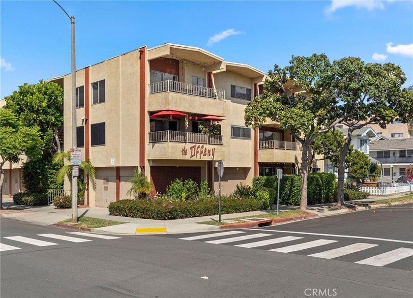 This charming and spacious downtown condo delivers what most - photo 2
