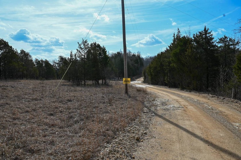 This 25+/- acre tract is located near Brumley in Miller County - photo 21