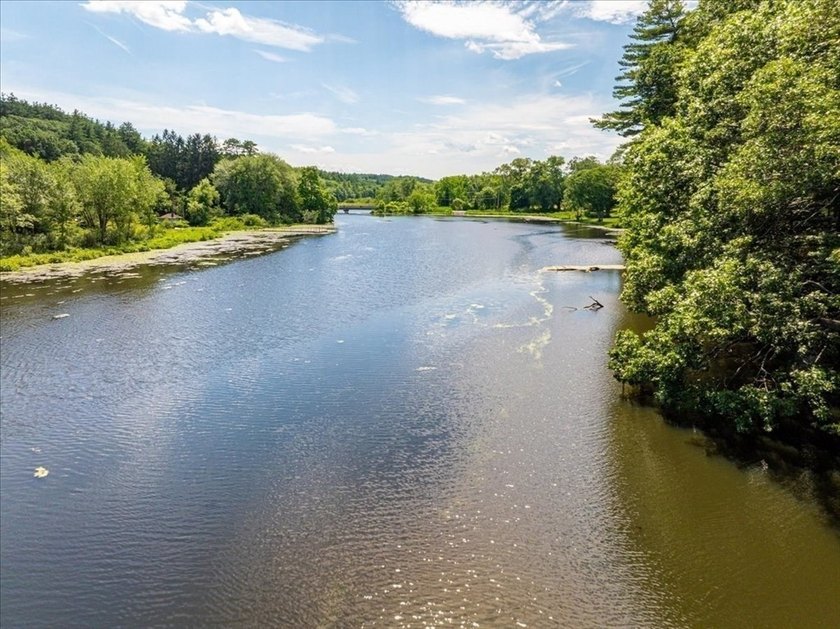 Welcome to the shore. This magical waterfront space is waiting - photo 23
