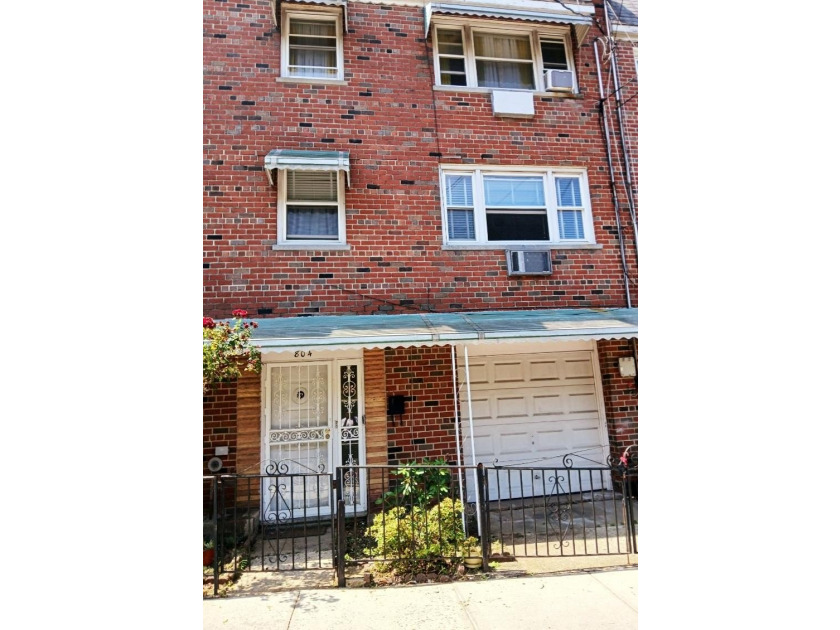 Beautiful Brick Duplex conveniently located close to Bus Stop - photo 2