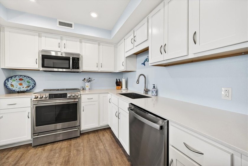 NORTH SIDE VIEWS. FULLY UPDATED. DEEDED COVERED PARKING SPACE!!! - photo 20