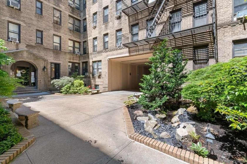 Wake up to stunning Manhattan skyline views from this - photo 11