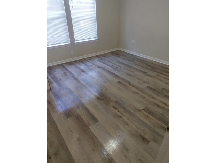 GREAT INVESTMENT PROPERTY! - $7,015.00 mo. Insurance: $5,100.00 - photo 21