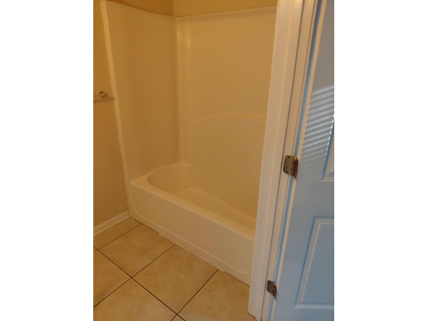 GREAT INVESTMENT PROPERTY! - $7,015.00 mo. Insurance: $5,100.00 - photo 23