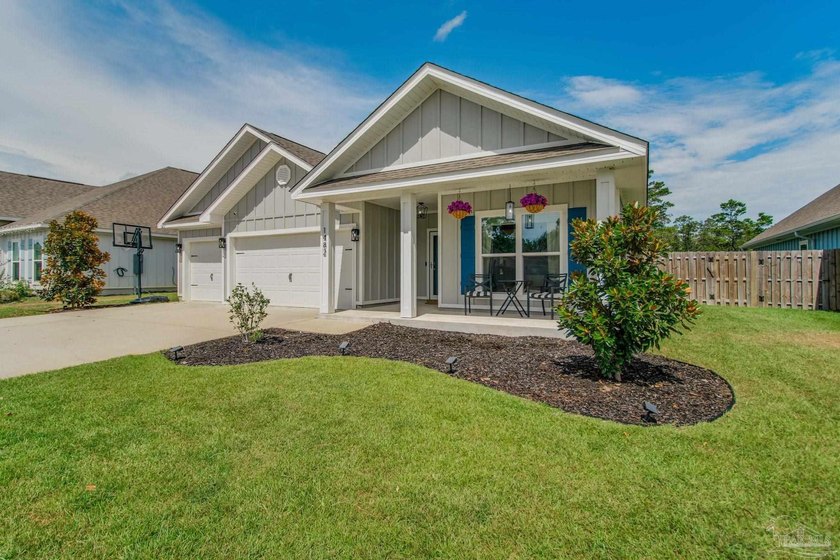 LOW INTEREST RATE ASSUMABLE VA LOAN!! This delightful 4-bedroom - photo 3