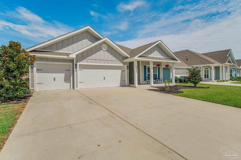 LOW INTEREST RATE ASSUMABLE VA LOAN!! This delightful 4-bedroom - photo 4