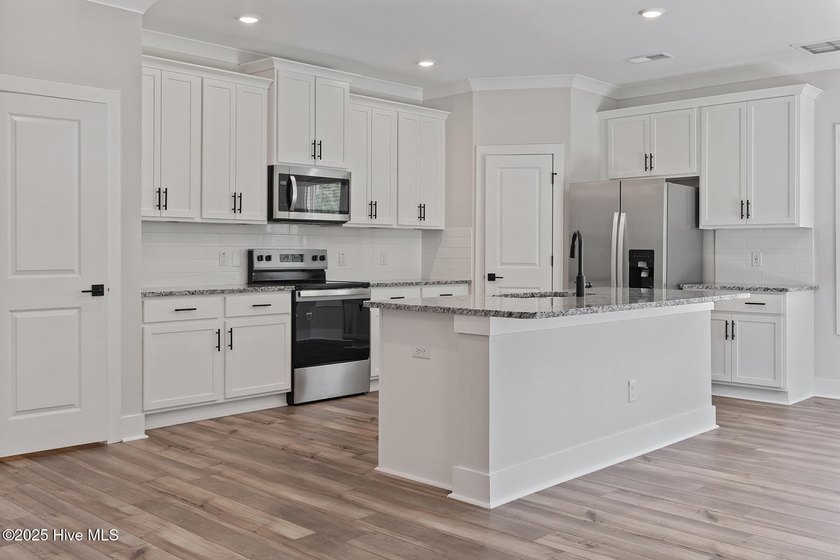 AVAILABLE NOW! The Avery floor plan is a beautifully designed - photo 4