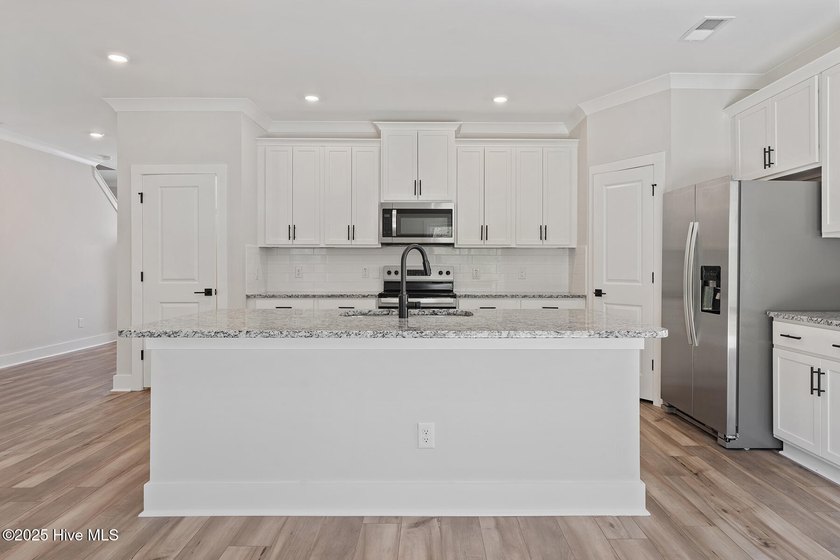 AVAILABLE NOW! The Avery floor plan is a beautifully designed - photo 8