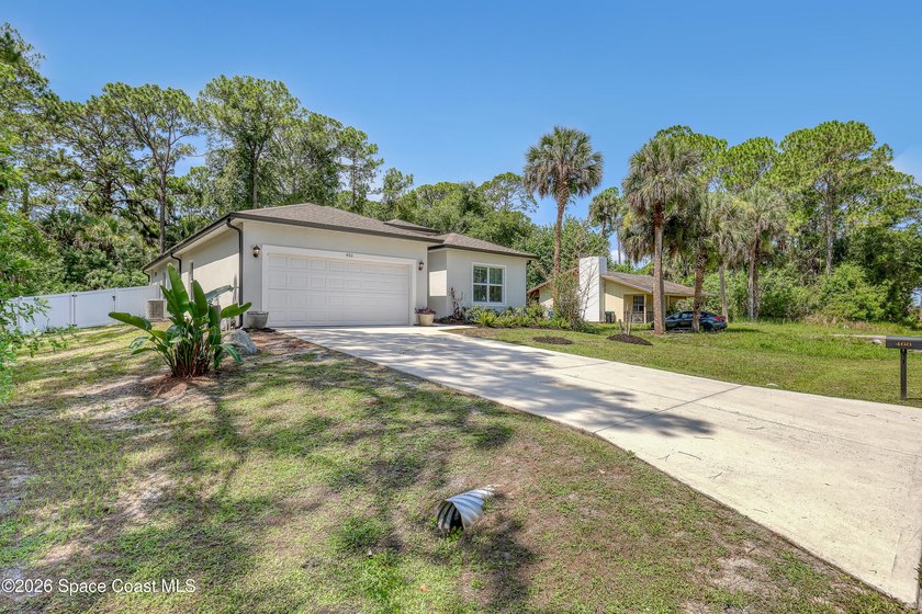Welcome to this beautifully maintained 2022-built home, ideally - photo 2