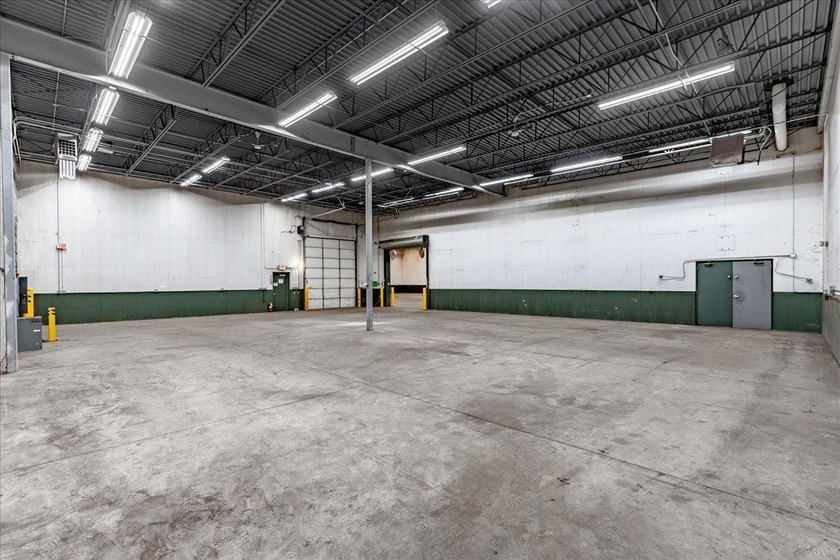A great opportunity awaits your business with this Commercial - photo 18