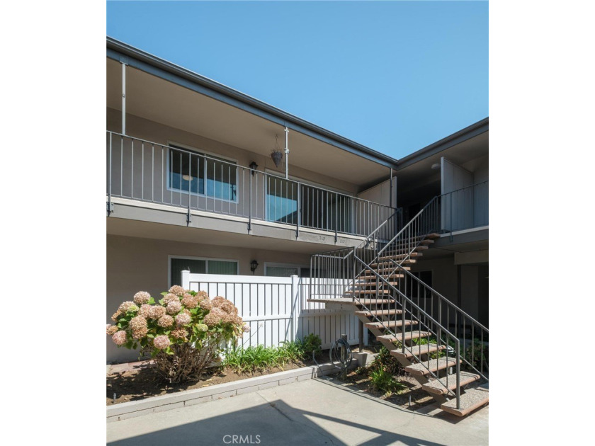 Welcome to the ideal turn-key condo in Torrance. This - photo 2