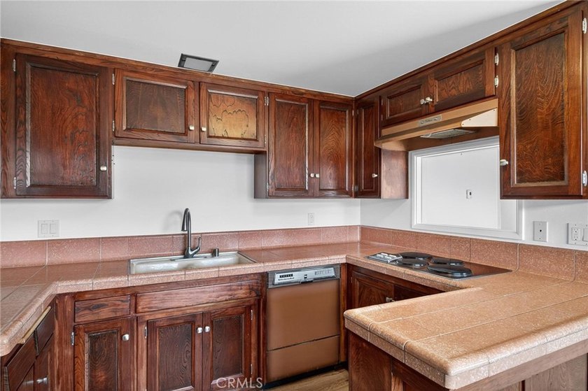 Welcome to the ideal turn-key condo in Torrance. This - photo 10